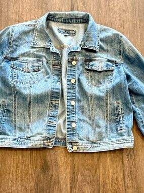 Maurices Women's Classic Light Wash Denim Trucker Jacket - Blue - Size XL